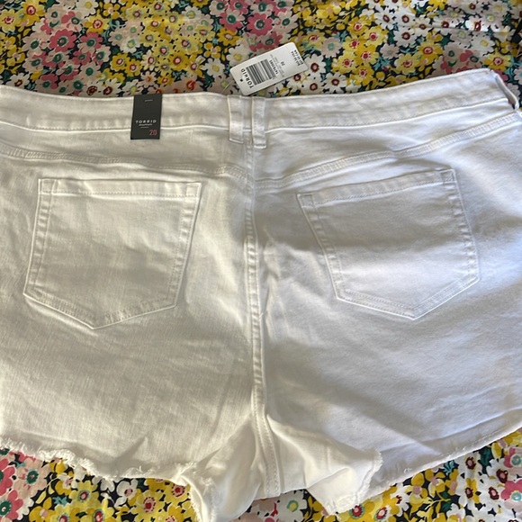 New torrid shorts - Picture 2 of 2